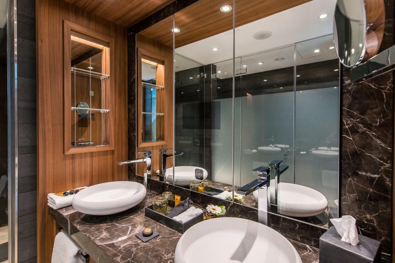 Faehrhaus Koblenz Hotel Exterior photo Bathroom