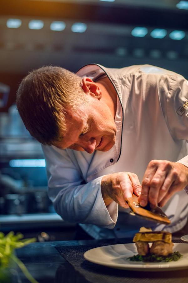 Faehrhaus Koblenz Hotel Exterior photo Chef preparing a dish